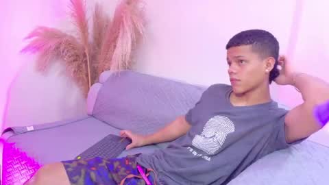 Snapshot of patriickmiller_ chatting on June 1, 7:15 pm Patrick online show from June 1, 7:15 pm