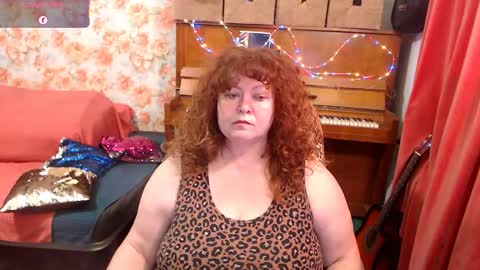 Snapshot of patsyorose chatting on December 4, 4:33 am PatsyORose online show from December 4, 4:33 am