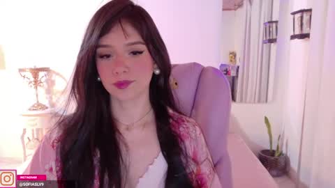 Snapshot of pau_cute chatting on May 4, 4:52 am Sofa online show from May 4, 4:52 am
