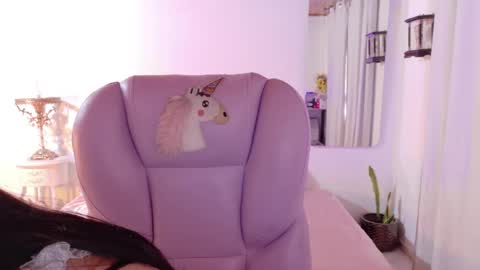 Snapshot of pau_cute chatting on May 4, 6:37 pm Sofa online show from May 4, 6:37 pm
