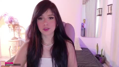 Snapshot of pau_cute chatting on May 14, 9:21 pm Sofa online show from May 14, 9:21 pm