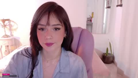 Snapshot of pau_cute chatting on May 28, 9:23 pm Sofa online show from May 28, 9:23 pm