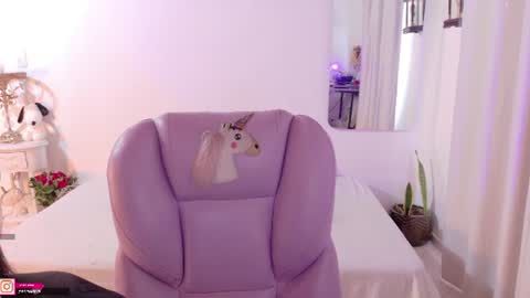 Snapshot of pau_cute chatting on June 22, 9:12 pm Sofa online show from June 22, 9:12 pm