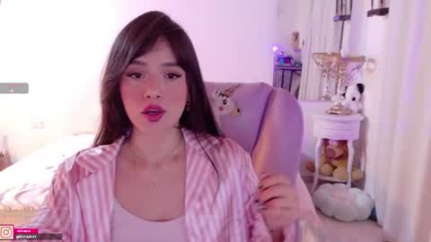 Snapshot of pau_cute chatting on July 4, 4:51 am Sofa online show from July 4, 4:51 am