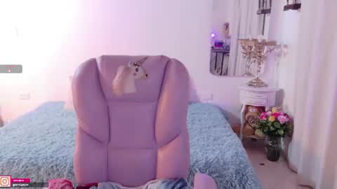 Snapshot of pau_cute chatting on July 5, 10:17 pm Sofa online show from July 5, 10:17 pm