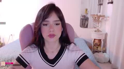 Snapshot of pau_cute chatting on July 10, 8:44 pm Sofa online show from July 10, 8:44 pm