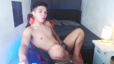 Snapshot of paul968323 chatting on May 2, 1:43 am MrBigPaul online show from May 2, 1:43 am