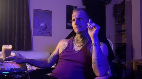 Snapshot of paul_razor chatting on May 10, 5:18 pm Paul online show from May 10, 5:18 pm