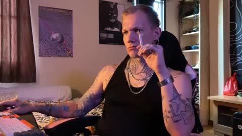 Snapshot of paul_razor chatting on May 18, 3:13 am Paul online show from May 18, 3:13 am