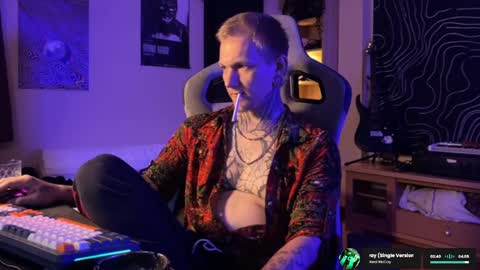 Snapshot of paul_razor chatting on June 4, 8:59 pm Paul online show from June 4, 8:59 pm