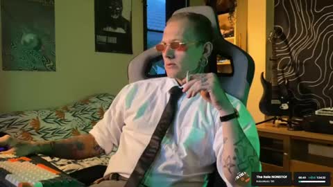 Snapshot of paul_razor chatting on June 7, 10:46 pm Paul online show from June 7, 10:46 pm