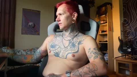 Snapshot of paul_razor chatting on June 13, 12:30 am Paul online show from June 13, 12:30 am