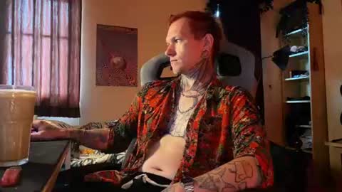 Snapshot of paul_razor chatting on June 16, 1:52 am Paul online show from June 16, 1:52 am