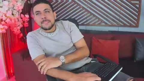 Snapshot of paul_rivera chatting on June 12, 11:25 pm Paul Rivera online show from June 12, 11:25 pm