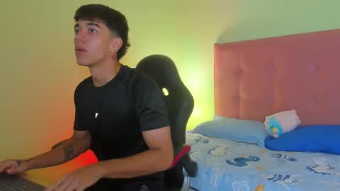 Snapshot of paul_sexycock chatting on January 27, 12:16 pm paul_sexycock online show from January 27, 12:16 pm