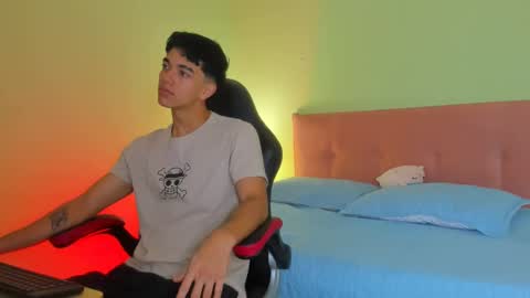 Snapshot of paul_sexycock chatting on February 2, 12:24 pm paul_sexycock online show from February 2, 12:24 pm