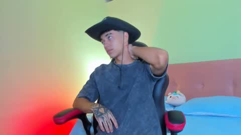 Snapshot of paul_sexycock chatting on February 7, 12:17 pm paul_sexycock online show from February 7, 12:17 pm