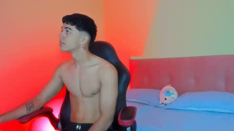 Snapshot of paul_sexycock chatting on February 7, 3:30 pm paul_sexycock online show from February 7, 3:30 pm