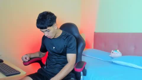 Snapshot of paul_sexycock chatting on February 13, 12:43 pm paul_sexycock online show from February 13, 12:43 pm