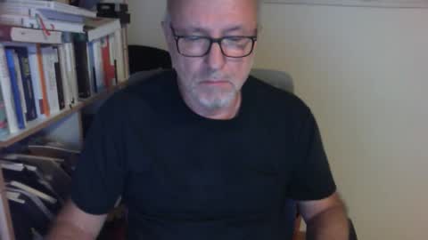 Snapshot of paul_zeiger chatting on November 4, 4:39 pm Paul online show from November 4, 4:39 pm