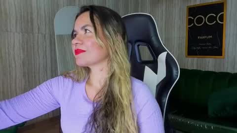 Snapshot of paula_lorens_t chatting on November 14, 4:00 am paula online show from November 14, 4:00 am