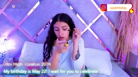 Snapshot of paulette_dupont_ chatting on May 15, 3:13 am paulette_dupont_ online show from May 15, 3:13 am