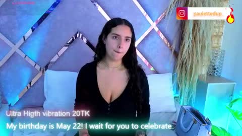 Snapshot of paulette_dupont_ chatting on May 18, 2:07 am paulette_dupont_ online show from May 18, 2:07 am