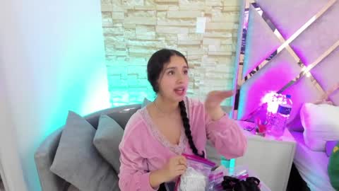 Snapshot of paulette_dupont_ chatting on May 21, 3:24 am paulette_dupont_ online show from May 21, 3:24 am