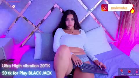 Snapshot of paulette_dupont_ chatting on June 6, 2:38 am paulette_dupont_ online show from June 6, 2:38 am