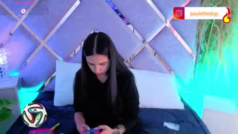 Snapshot of paulette_dupont_ chatting on June 14, 2:24 am paulette_dupont_ online show from June 14, 2:24 am
