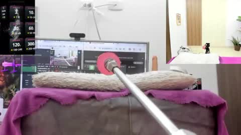 Paulina Davis  online show from July 5, 10:06 pm