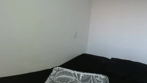 Snapshot of paulina_l chatting on December 17, 9:38 pm Paulina online show from December 17, 9:38 pm