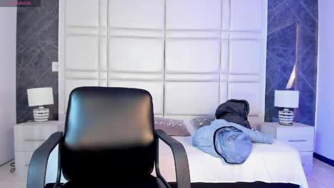 Snapshot of paulina_sweett chatting on June 9, 12:06 pm Paulina online show from June 9, 12:06 pm