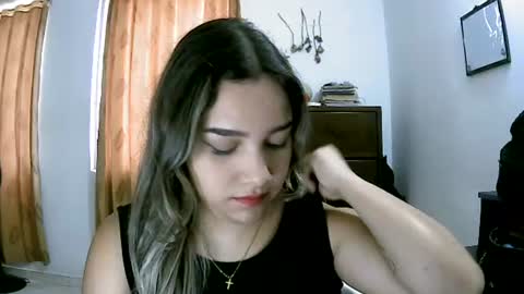 Snapshot of paulina_x_x chatting on June 20, 9:50 pm paulina_x_x online show from June 20, 9:50 pm