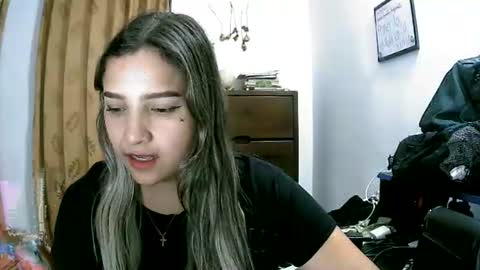 Snapshot of paulina_x_x chatting on June 25, 7:24 am paulina_x_x online show from June 25, 7:24 am