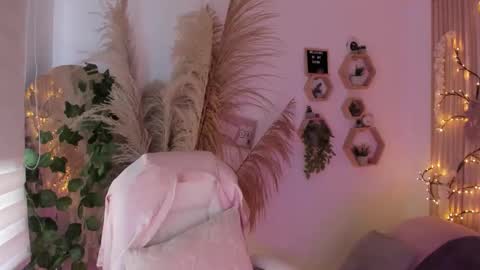 Estefania online show from December 3, 6:28 pm