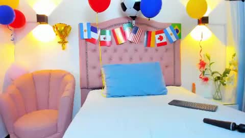 paulinavera online show from June 22, 8:06 pm