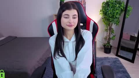 Snapshot of pauline_flo chatting on November 14, 7:34 pm Pauline online show from November 14, 7:34 pm