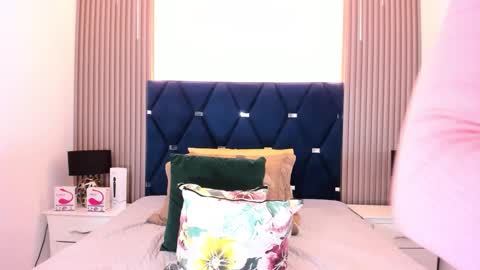 Snapshot of pauline_fox chatting on November 1, 1:29 am Pauline online show from November 1, 1:29 am