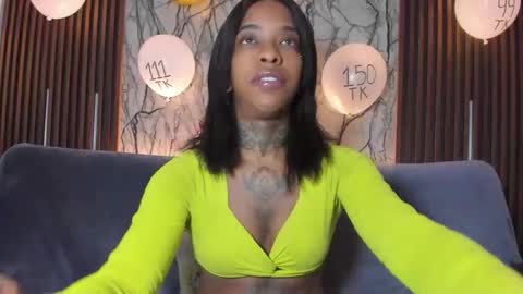 Snapshot of pauline_fox chatting on November 17, 1:33 am Pauline online show from November 17, 1:33 am