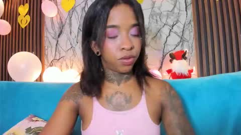 Snapshot of pauline_fox chatting on November 28, 2:25 am Pauline online show from November 28, 2:25 am