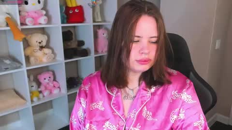 Snapshot of pauline_moore chatting on May 22, 9:15 am Erica online show from May 22, 9:15 am