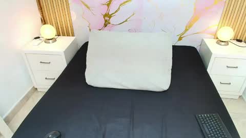 Snapshot of paulinekosh chatting on June 6, 3:28 pm Pauline Kosh online show from June 6, 3:28 pm