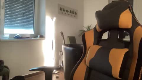 Snapshot of paulsimpsn chatting on September 16, 6:14 am love bush online show from September 16, 6:14 am