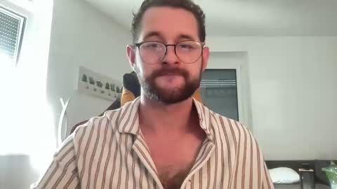 Snapshot of paulsimpsn chatting on September 28, 9:14 am love bush online show from September 28, 9:14 am