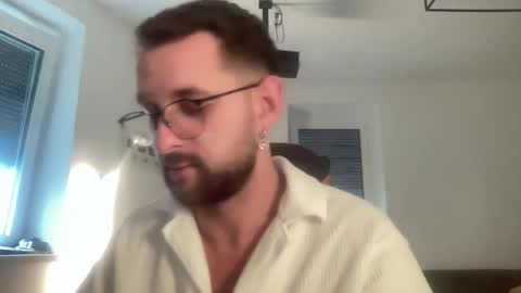 Snapshot of paulsimpsn chatting on October 11, 6:56 am love bush online show from October 11, 6:56 am