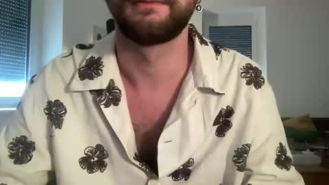 Snapshot of paulsimpsn chatting on November 21, 11:53 am love bush online show from November 21, 11:53 am