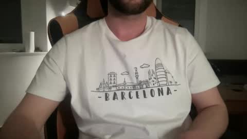 Snapshot of paulsimpsn chatting on December 18, 7:20 pm love bush online show from December 18, 7:20 pm