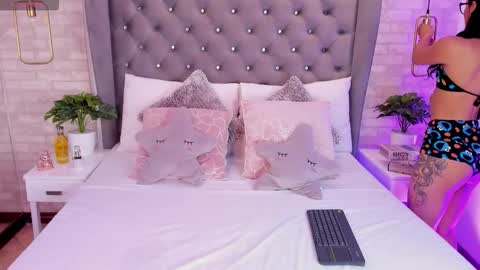 Pau online show from January 18, 1:15 pm