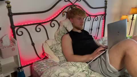Snapshot of pavelrey chatting on May 4, 11:34 pm Pavel online show from May 4, 11:34 pm